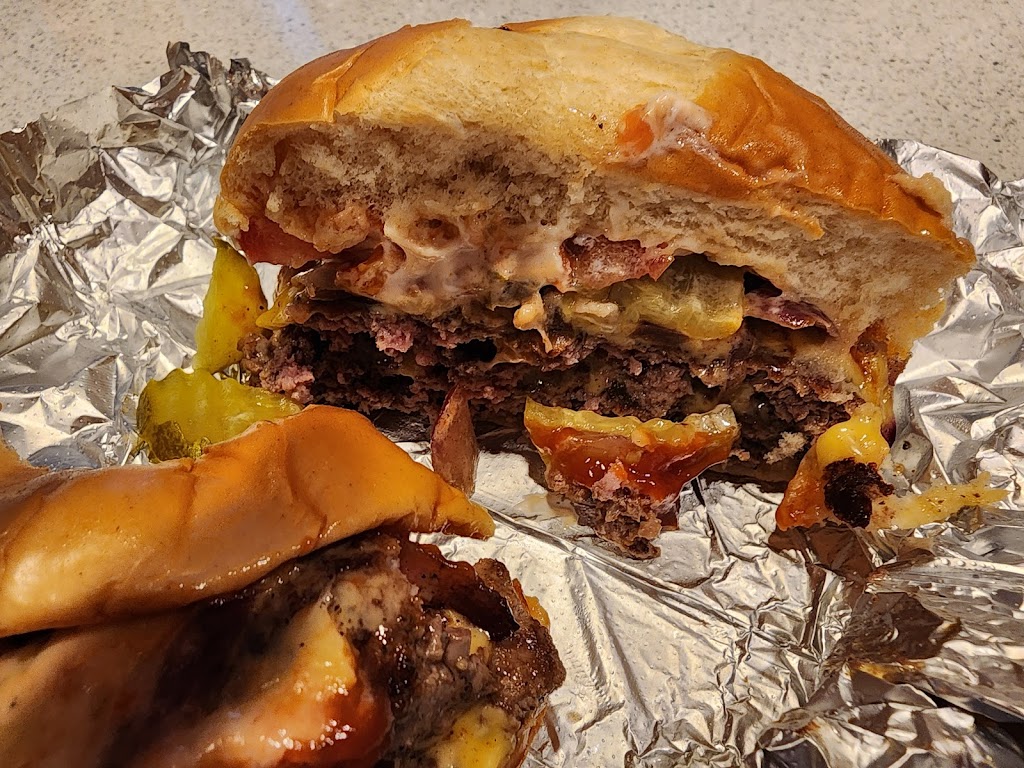 Roaming Burger | restaurant | 8505 Baltimore National Pike, Ellicott City, MD 21043, USA | 4436361428 OR +1 443-636-1428