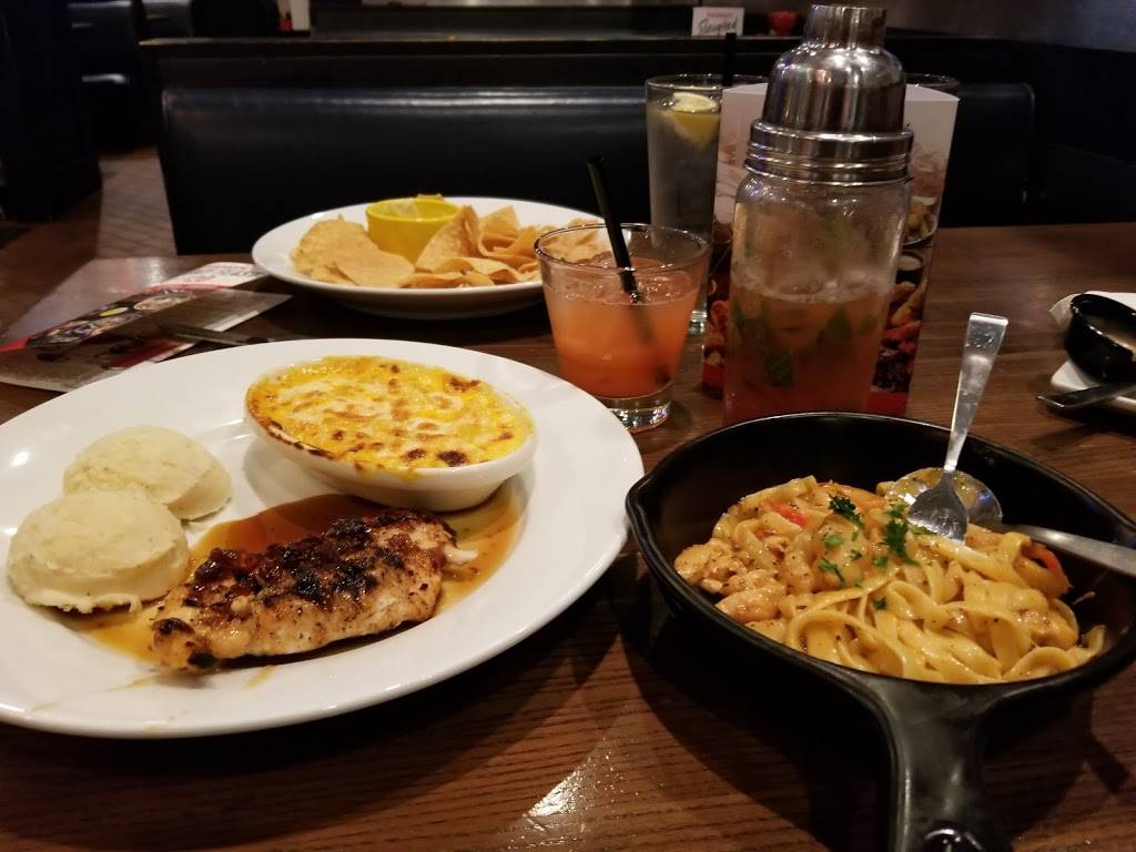 TGI Fridays | restaurant | 1524 N Collins St, Arlington, TX 76011, USA | 8172612390 OR +1 817-261-2390