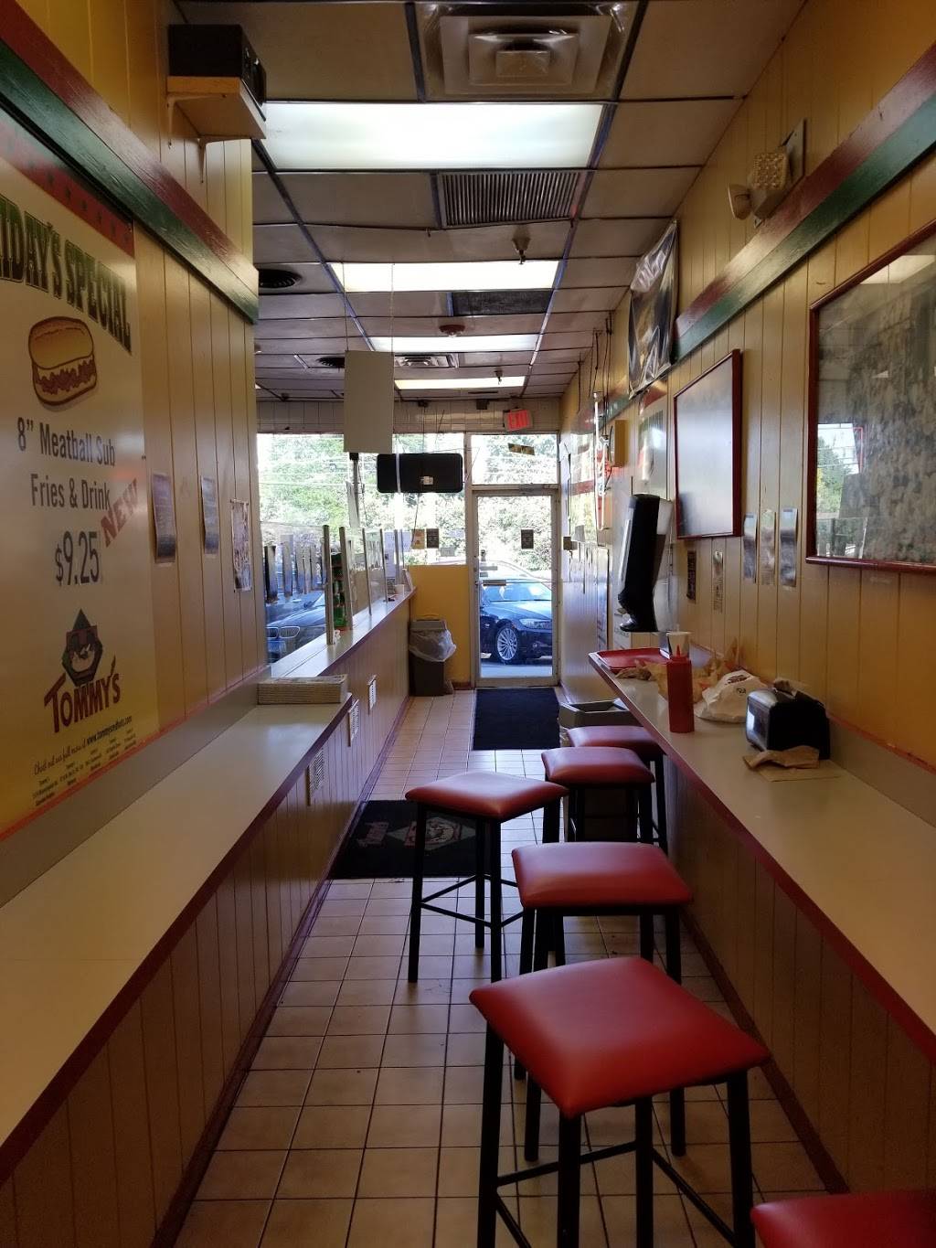 Tommys Red Hots | restaurant | 1574 Bloomingdale Rd, Glendale Heights, IL 60139, USA | 6306689733 OR +1 630-668-9733