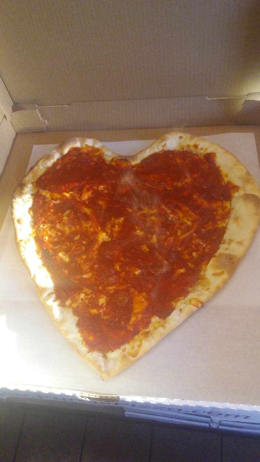 Furcis Pizza Inc | restaurant | 271 Snedecor Ave, Bayport, NY 11705, USA | 6314725600 OR +1 631-472-5600