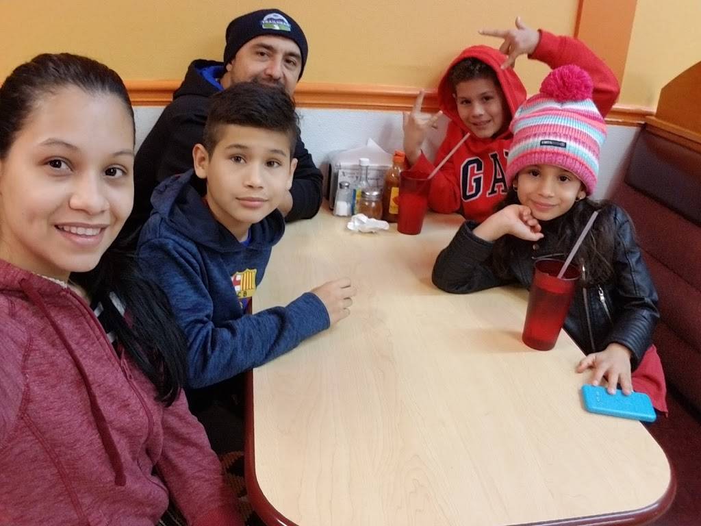 El Velero Seafood & Mexican | restaurant | 768 Sandtown Rd SW, Marietta, GA 30008, USA | 7707958360 OR +1 770-795-8360