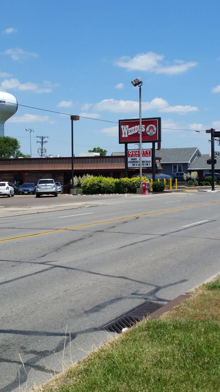 Wendys | restaurant | 393 N Broad St, Fairborn, OH 45324, USA | 9378792371 OR +1 937-879-2371