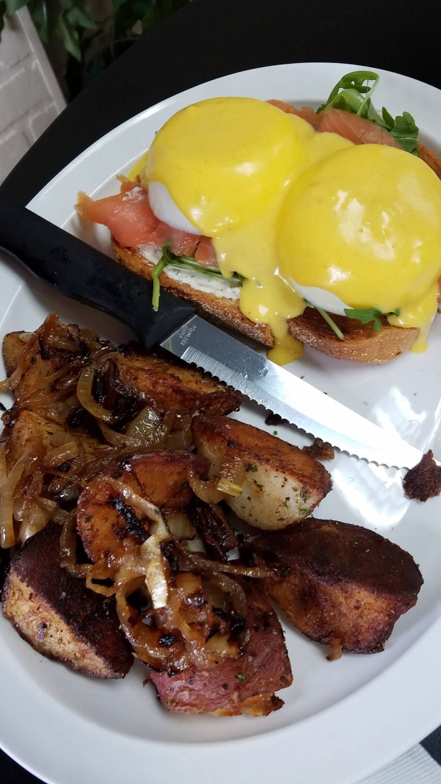 Cafe On Main | restaurant | 914 Main St, Pittsburgh, PA 15215, USA | 4127822248 OR +1 412-782-2248