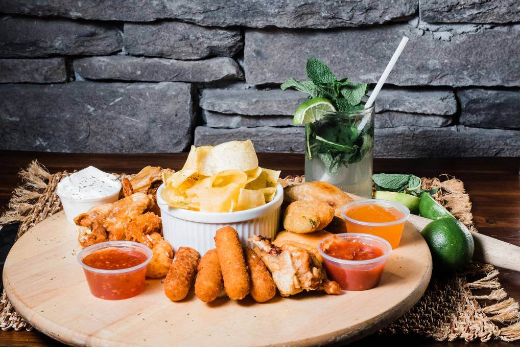 Mojito House Bar & Restaurant | night club | 4030 Montrose Rd, Niagara Falls, ON L2H 3E1, Canada | 9053543111 OR +1 905-354-3111