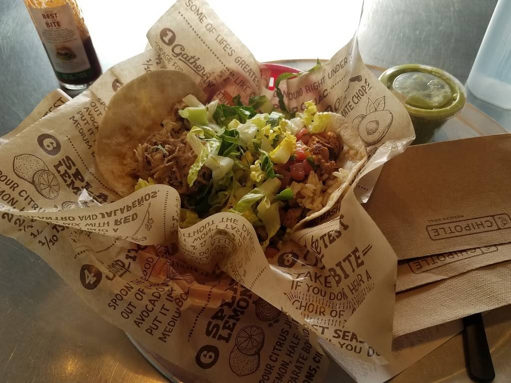 Chipotle Mexican Grill | restaurant | 7140 Cermak Rd, Berwyn, IL 60402, USA | 7083035049 OR +1 708-303-5049