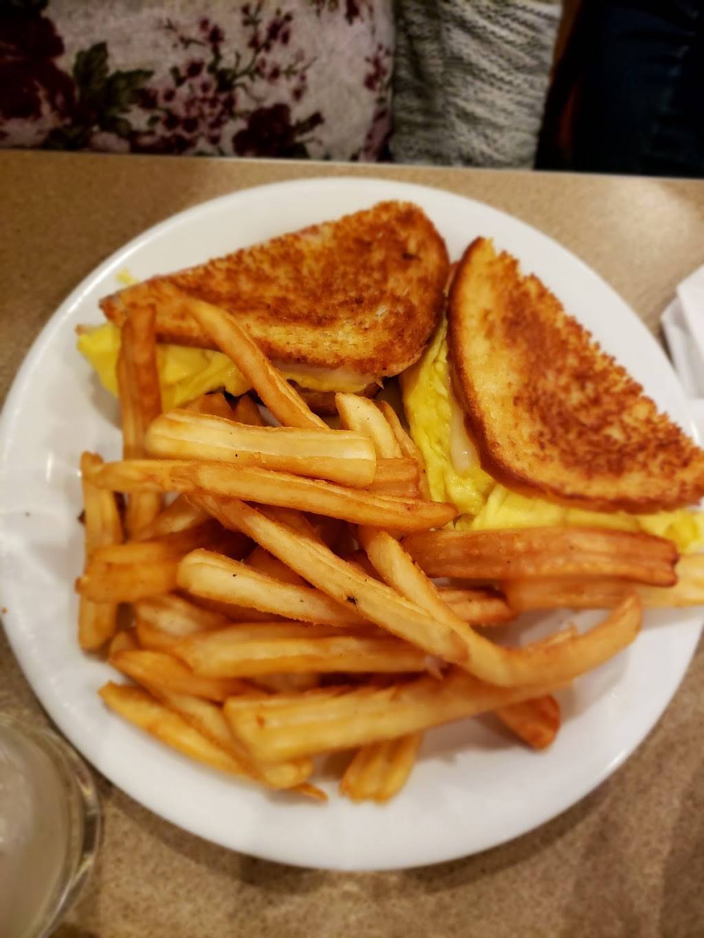 Dennys | restaurant | 4440 Gosford Rd, Bakersfield, CA 93311, USA | 6618270103 OR +1 661-827-0103