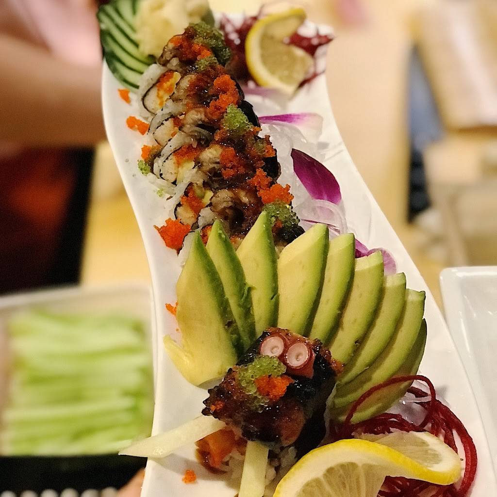 Momo Sushi & Cafe | restaurant | 212 Queen St, Alexandria, VA 22314, USA | 7032999092 OR +1 703-299-9092