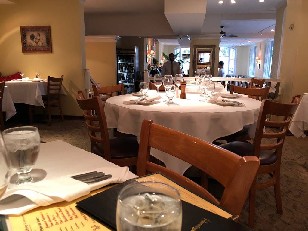 Hemmingways Bistro | restaurant | 211 N Oak Park Ave, Oak Park, IL 60302, USA | 7085240806 OR +1 708-524-0806