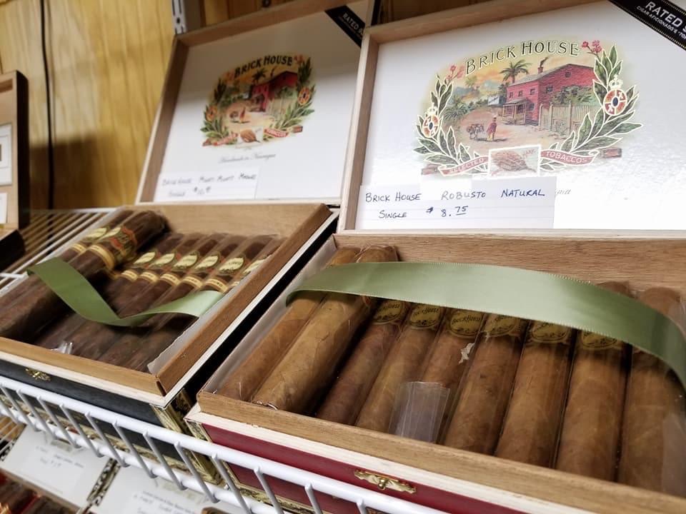 Murphys Law Sports & Cigar Bar | night club | 3103 W Pinhook Rd, Lafayette, LA 70508, USA | 3372359236 OR +1 337-235-9236