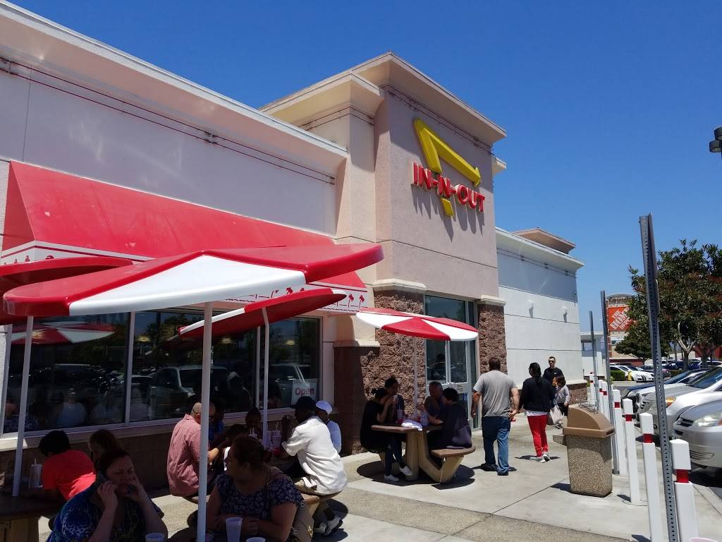 In-N-Out Burger | restaurant | 381 W Esplanade Dr, Oxnard, CA 93036, USA | 8007861000 OR +1 800-786-1000