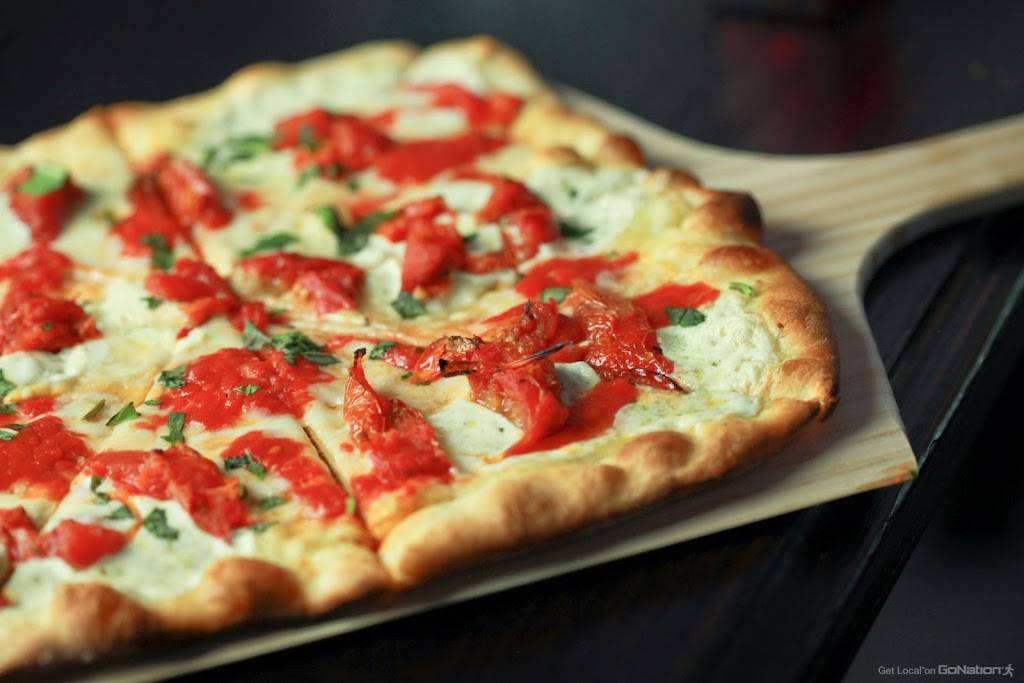 Mazzo Mozzarella & Wine Bar | restaurant | 32 Newtown Rd, Danbury, CT 06810, USA | 2036287188 OR +1 203-628-7188