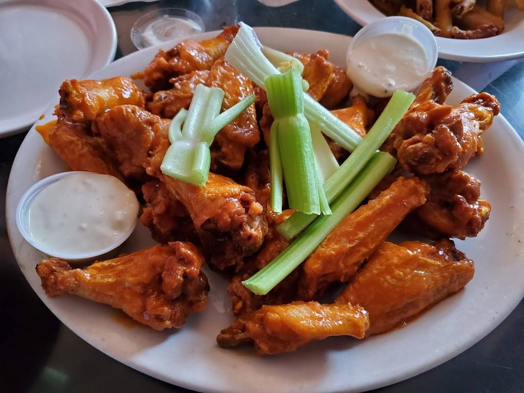 Frank & Teressas Anchor Bar | restaurant | 2-20 E North St, Buffalo, NY 14203, USA | 7168868920 OR +1 716-886-8920