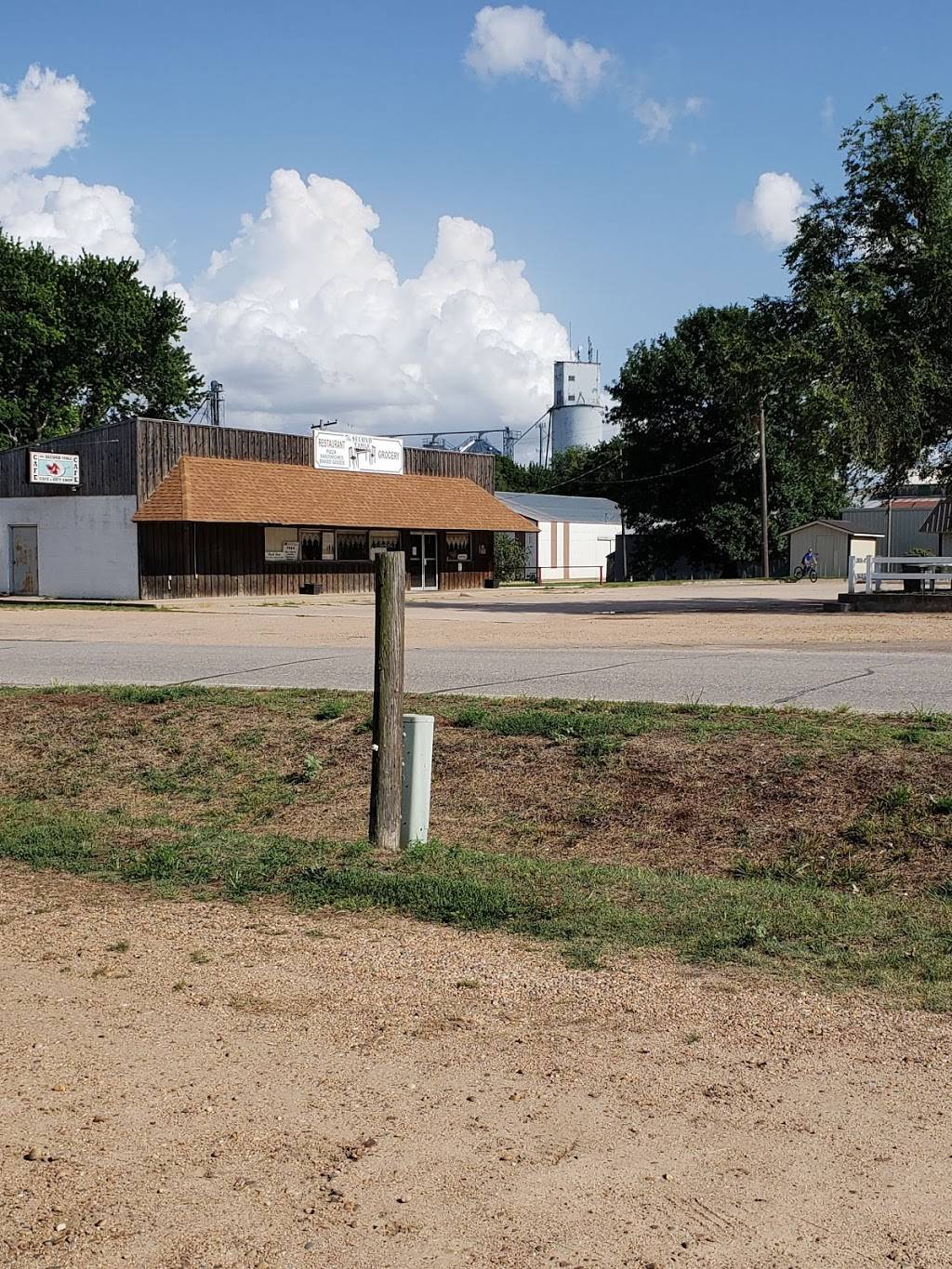 Bulls Eye Grill | restaurant | 3408 E Red Rock Rd, Yoder, KS 67585, USA | 6204652855 OR +1 620-465-2855