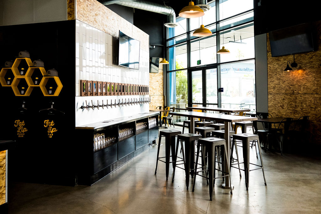 Fat Lip Pizza & Beer | restaurant | 420 N Main St Ste 107, Corona, CA 92880, USA | 9512561585 OR +1 951-256-1585