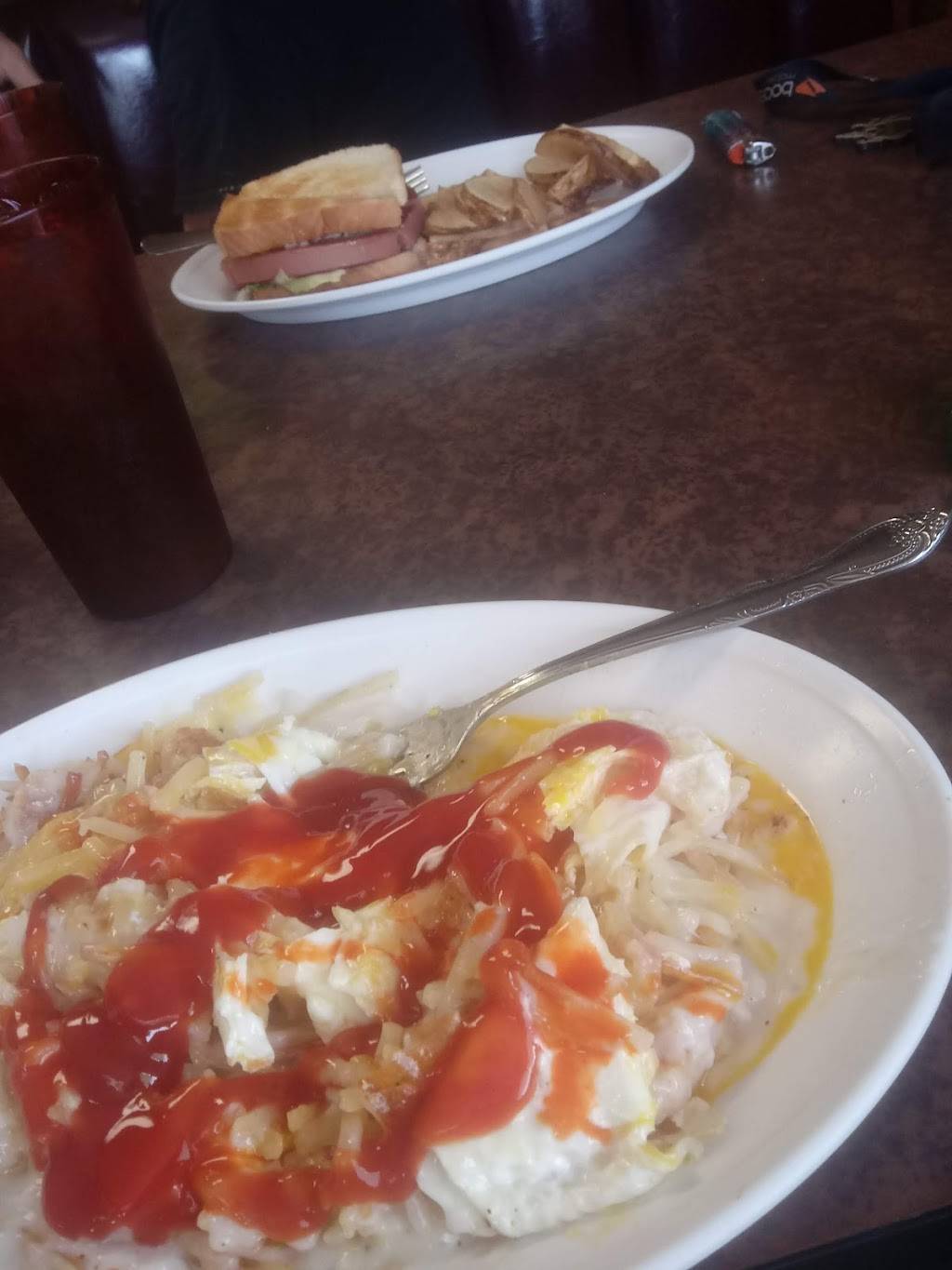 Dixie Maid Cafe | restaurant | 412 Memorial Blvd, Springfield, TN 37172, USA | 6153828990 OR +1 615-382-8990