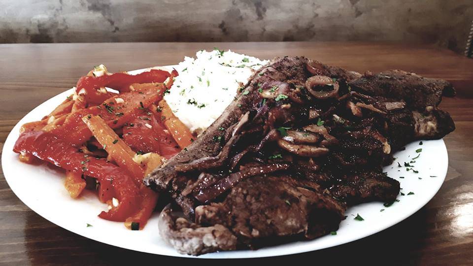 Carusos Family Resturaunt | restaurant | 35 Talbot St E, Cayuga, ON N0A 1E0, Canada | 2897367777 OR +1 289-736-7777