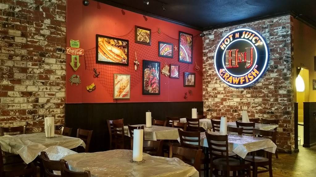 Hot N Juicy Crawfish | restaurant | 116 W Broad St, Falls Church, VA 22046, USA | 7039928700 OR +1 703-992-8700