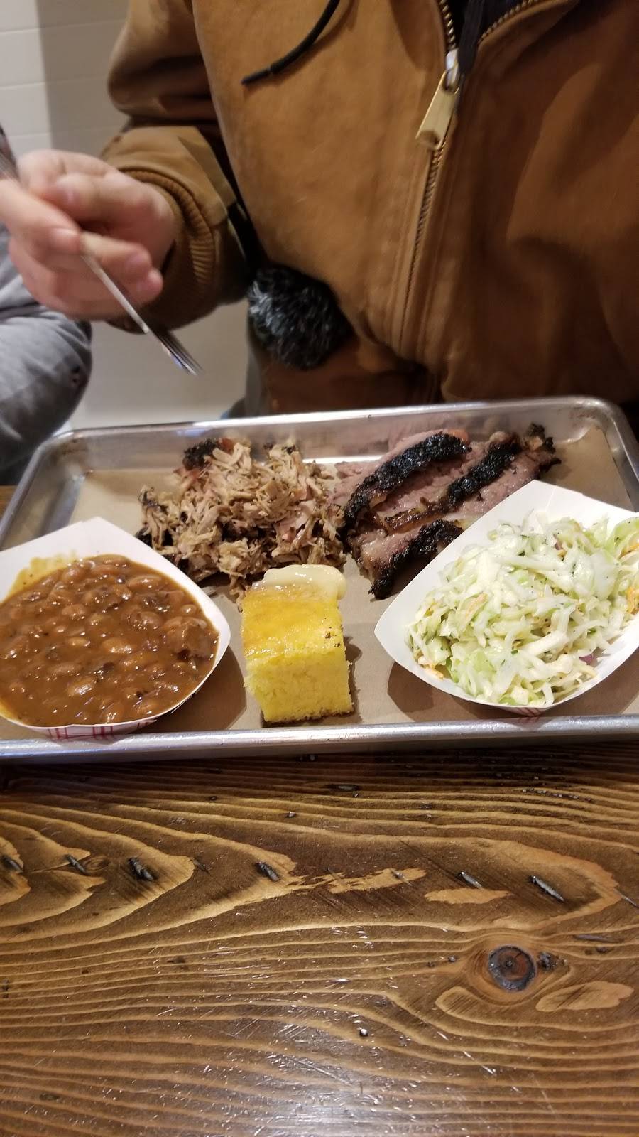 Binge BBQ | restaurant | 12 Broadway, Newport, RI 02840, USA | 4016193799 OR +1 401-619-3799