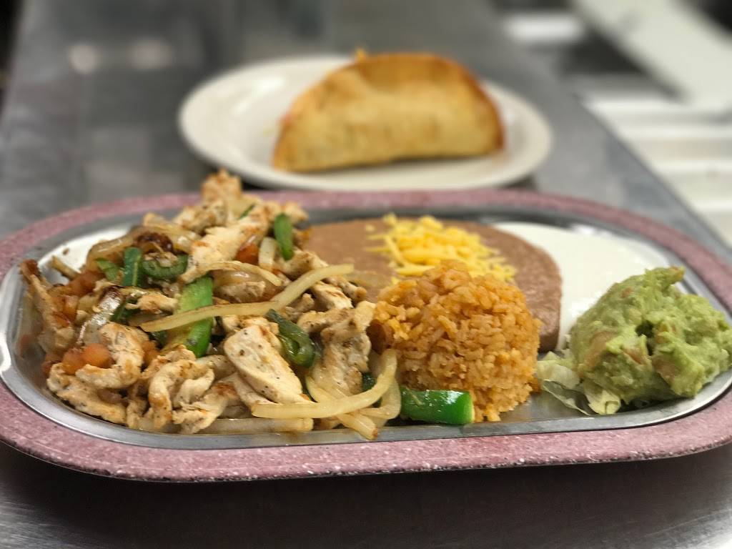 Chicos Restaurant | restaurant | 4407 W Maple St, Wichita, KS 67209, USA | 3169435401 OR +1 316-943-5401