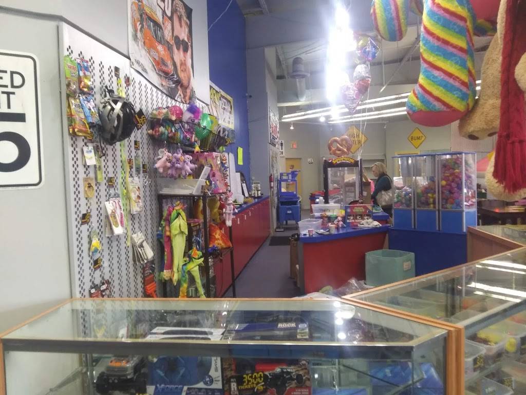 Racin Mason Pizza & Fun Zone | restaurant | 357 Tanger Blvd #317, Seymour, IN 47274, USA | 8125241000 OR +1 812-524-1000