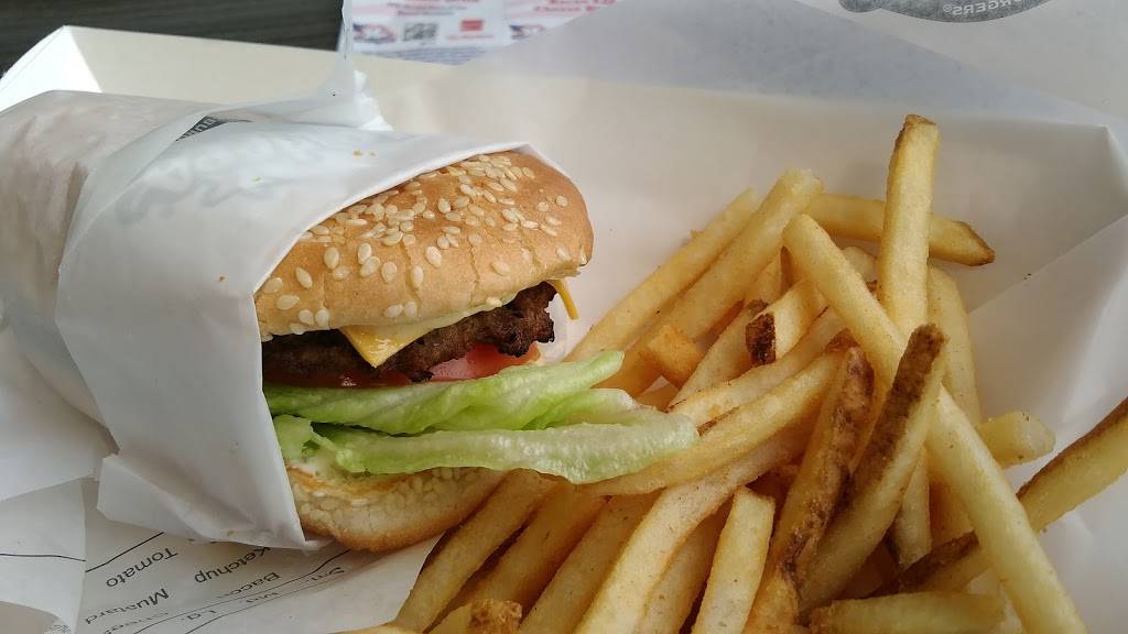 Hardees | restaurant | 935 N Kentucky St, Kingston, TN 37763, USA | 8653761308 OR +1 865-376-1308