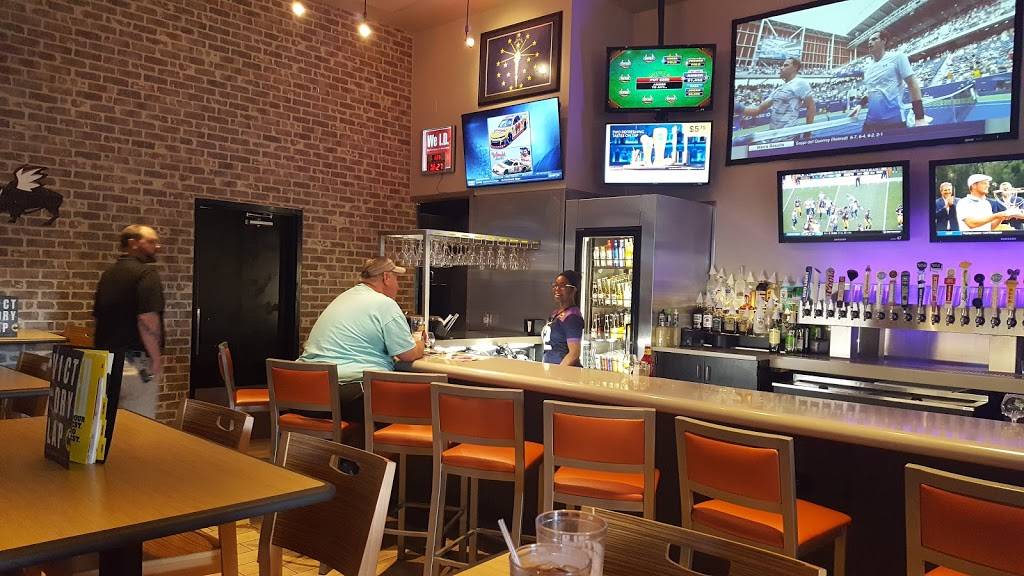 Buffalo Wild Wings | restaurant | 1112 Veterans Pkwy, Clarksville, IN 47129, USA | 8122839464 OR +1 812-283-9464