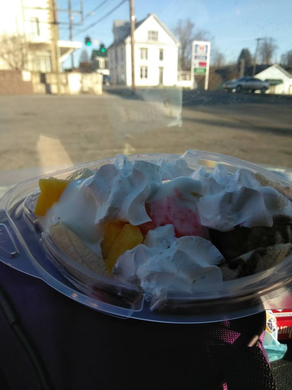 Dairy Queen Store | restaurant | 133 E Water St, Flemingsburg, KY 41041, USA | 6068493030 OR +1 606-849-3030