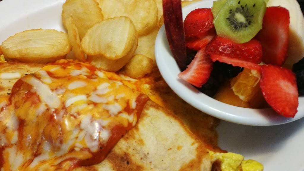 Town & Country Restaurant | restaurant | 683 Eramosa Rd, Guelph, ON N1E 5Z8, Canada | 5198235041 OR +1 519-823-5041