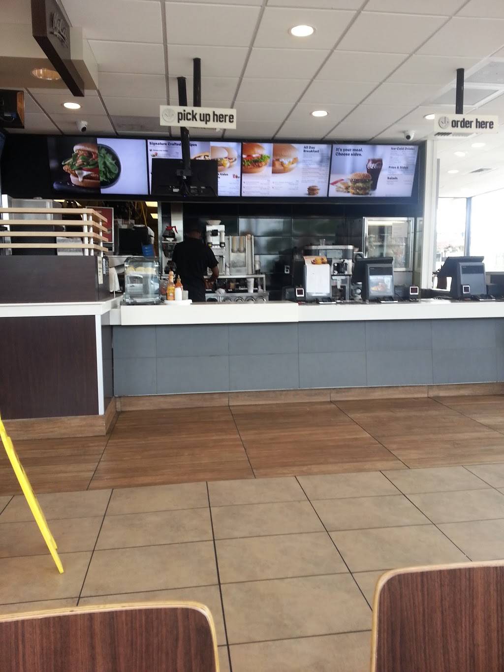 McDonalds | cafe | 103-113 Cass St, Trenton, NJ 08611, USA | 6093942200 OR +1 609-394-2200