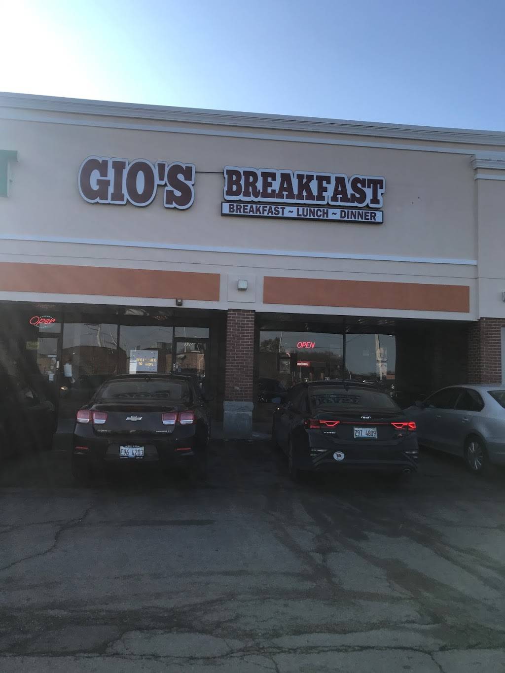 Gios Breakfast, Lunch, & Dinner | restaurant | 330 N Independence Blvd, Romeoville, IL 60446, USA | 8159053987 OR +1 815-905-3987