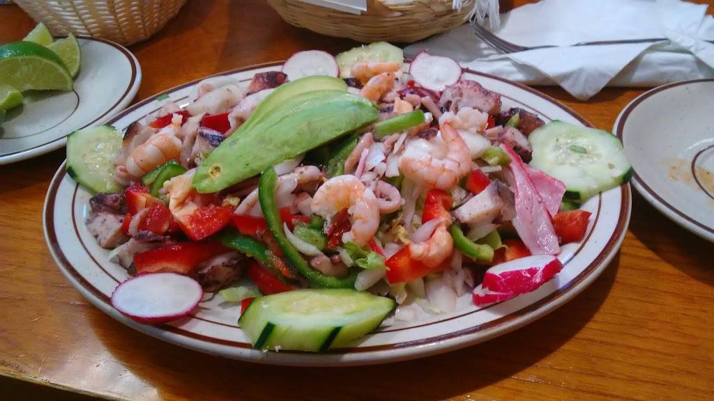 La Quebrada | restaurant | 723 S Broadway, Aurora, IL 60505, USA | 6308962535 OR +1 630-896-2535