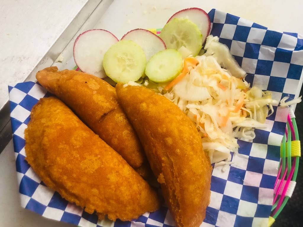 Antojitos salvadoreños | restaurant | 10302 N Lamar Blvd, Austin, TX 78753, USA | 7377172874 OR +1 737-717-2874