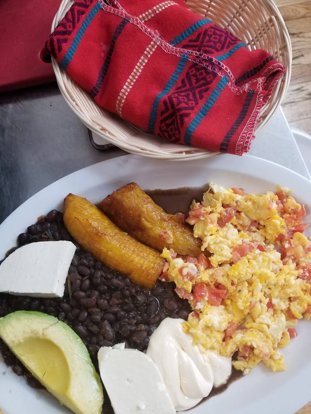 La Palencianita Bakery | restaurant | 810 Broad St, Central Falls, RI 02863, USA | 4014752458 OR +1 401-475-2458