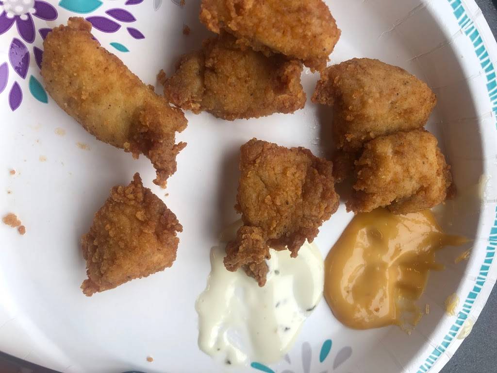 Chick-fil-A | restaurant | 1625 Chestnut St Ste F8, Philadelphia, PA 19103, USA | 2155577853 OR +1 215-557-7853