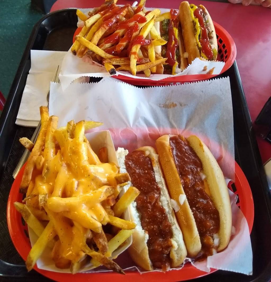 Brighton Hot Dog Shoppe | restaurant | 2401 Noblestown Rd, Pittsburgh, PA 15205, USA | 4124440363 OR +1 412-444-0363