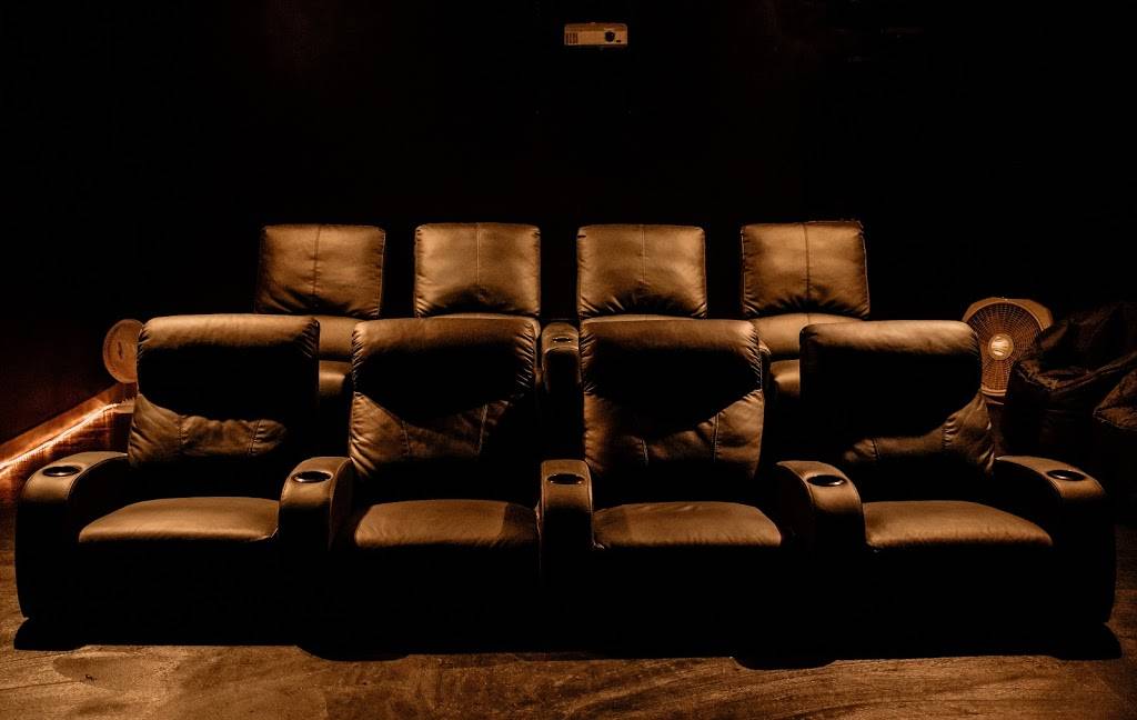 Queen City Cinema Club | restaurant | 128B Main St, Bangor, ME 04401, USA | 2079422100 OR +1 207-942-2100