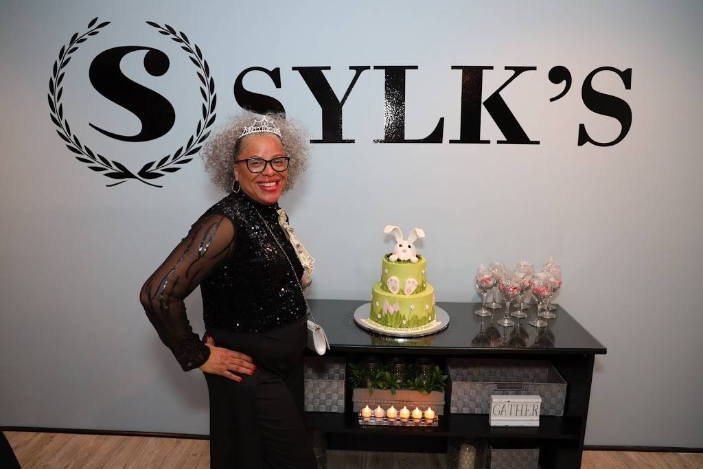 SYLKS | restaurant | 21300 Libby Rd, Maple Heights, OH 44137, USA | 2167145161 OR +1 216-714-5161