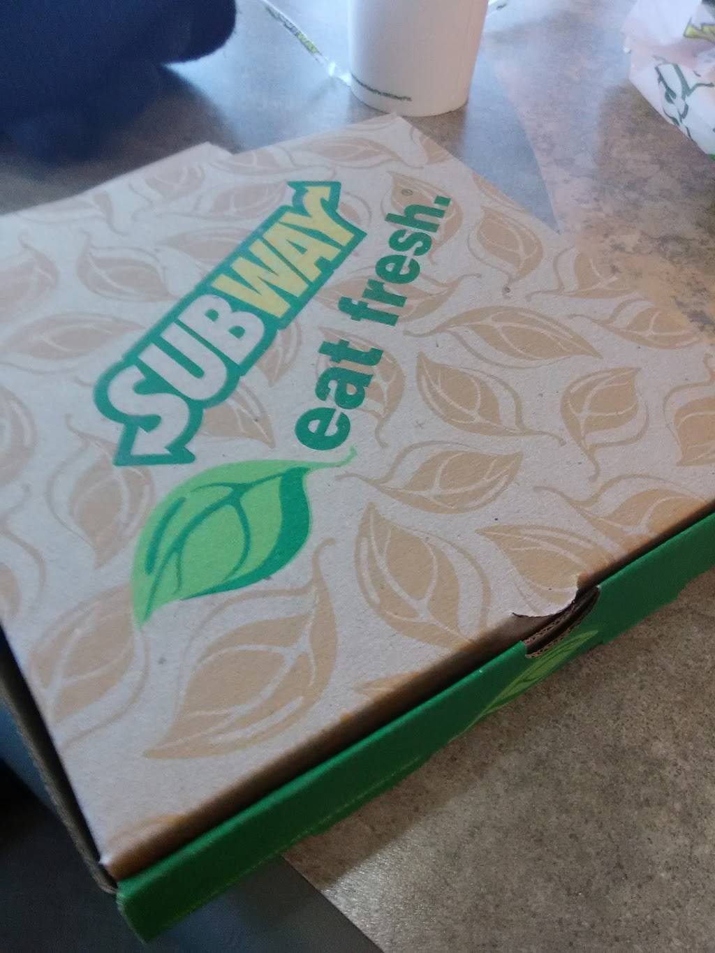 Subway Restaurants | restaurant | 4005 Kane Ave Unit P, McHenry, IL 60050, USA | 8153630945 OR +1 815-363-0945