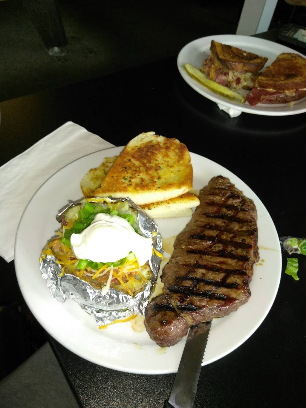 Fatsos Bar & Grill | restaurant | 3205 Martin Way E, Olympia, WA 98506, USA | 3604919066 OR +1 360-491-9066