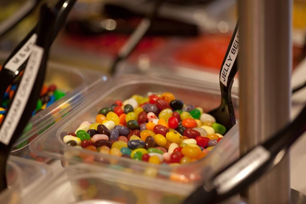 Yogo Delish | restaurant | 211 Main St, Port Jefferson, NY 11777, USA | 6314034777 OR +1 631-403-4777