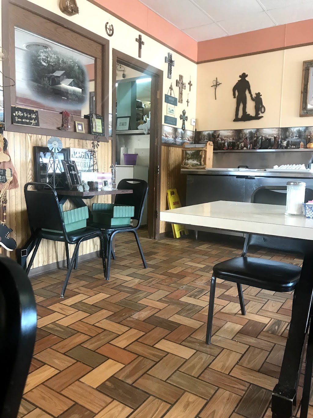 Antelope Creek Cafe | restaurant | 107 US-20, Gordon, NE 69343, USA | 3082822754 OR +1 308-282-2754