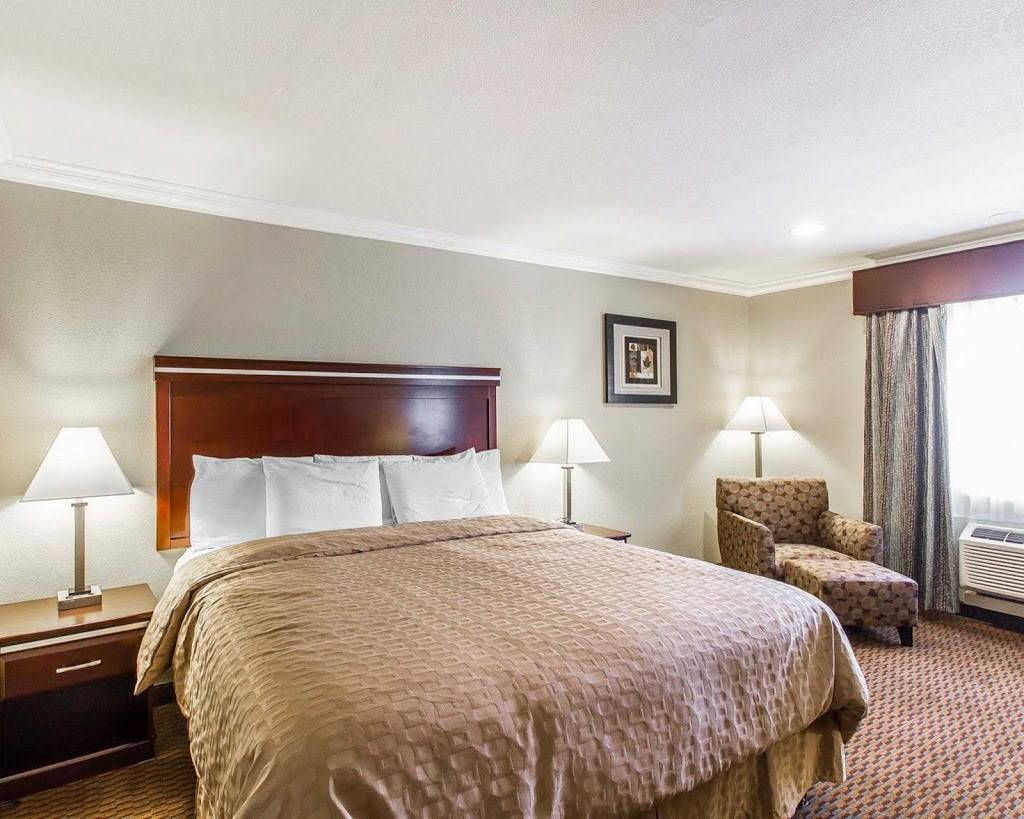 Econo Lodge Inn & Suites Mesa | restaurant | 951 W Main St, Mesa, AZ 85201, USA | 4808331231 OR +1 480-833-1231