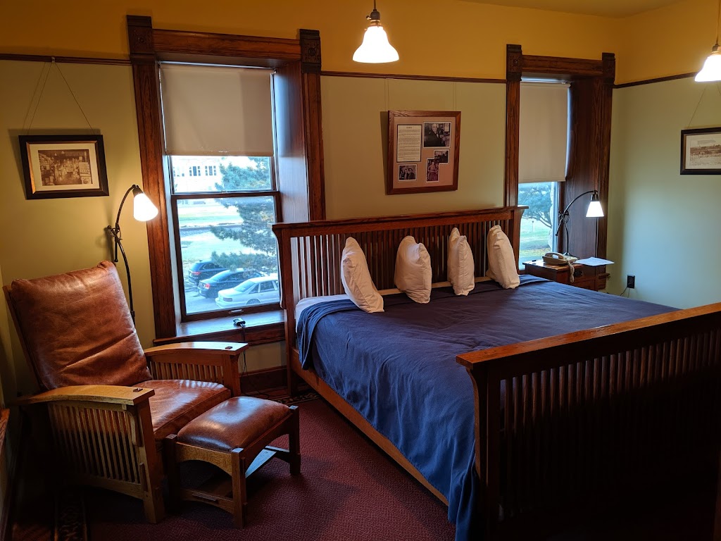 Midland Railroad Hotel & Restaurant | restaurant | 414 26th St, Wilson, KS 67490, USA | 7856582284 OR +1 785-658-2284