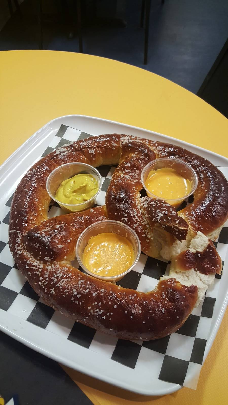 Twisted MELTZ | restaurant | 164 E Main St, Kent, OH 44240, USA | 3309684104 OR +1 330-968-4104