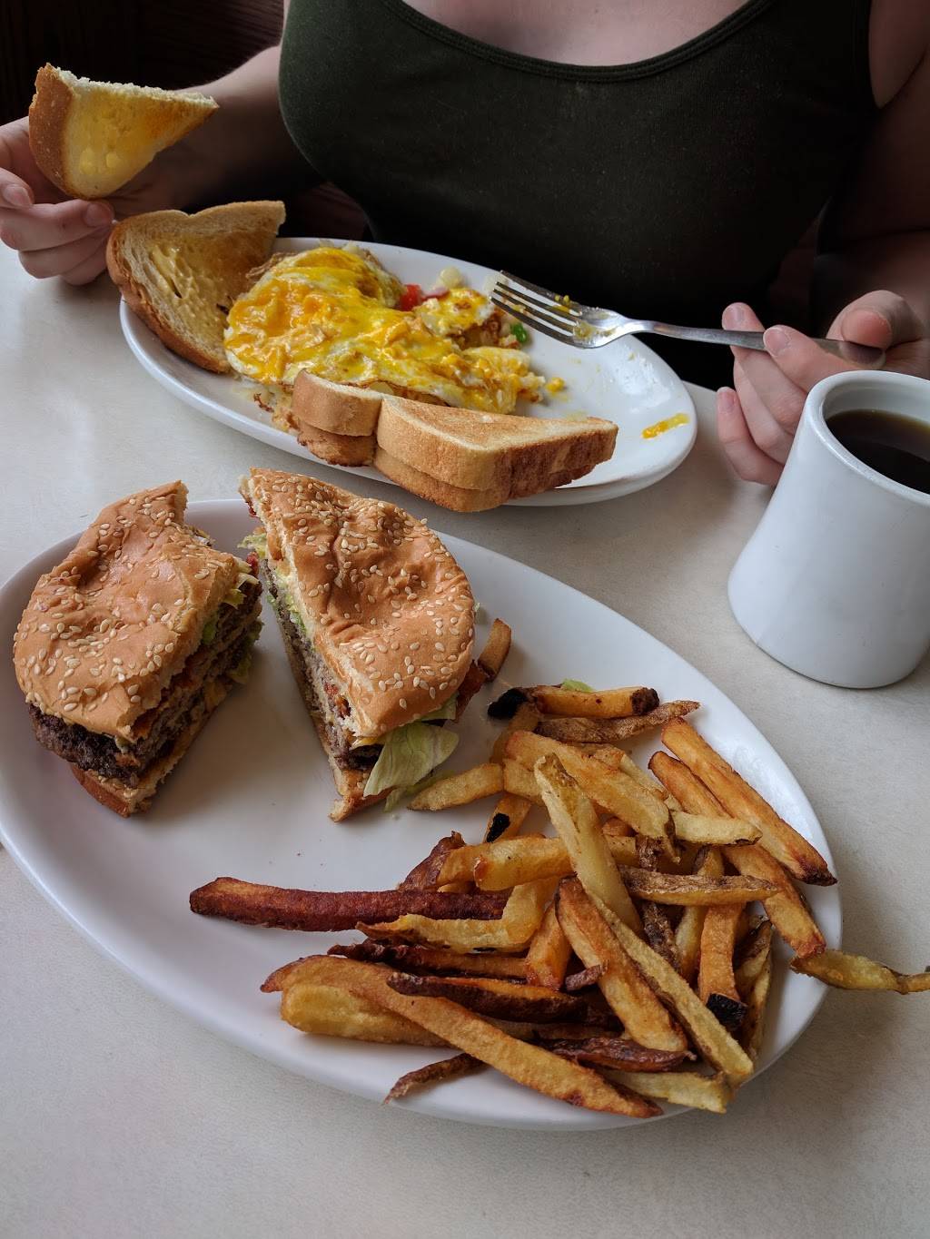 Mickeys Diner | restaurant | 1950 7th St W, St Paul, MN 55116, USA | 6516988387 OR +1 651-698-8387