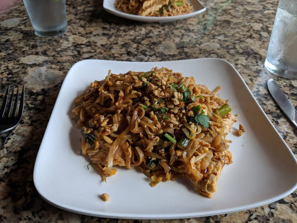 Thai Bistro | restaurant | 537 E Venice Ave, Venice, FL 34285, USA | 9414848458 OR +1 941-484-8458