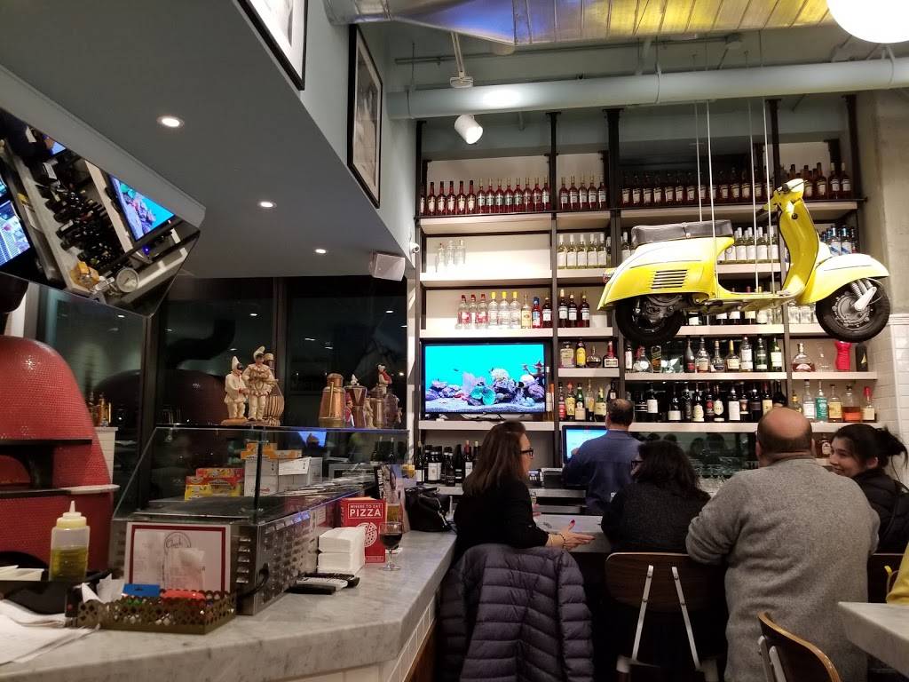 Nella Pizza e Pasta | restaurant | 1125 E 55th St, Chicago, IL 60615, USA | 7736430603 OR +1 773-643-0603