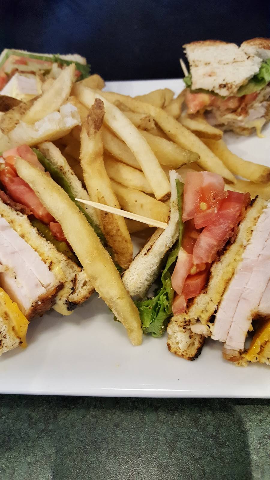 The Greene Turtle Sports Bar & Grille | restaurant | 7100 Willie G Ave, Morgantown, WV 26501, USA | 3042411405 OR +1 304-241-1405