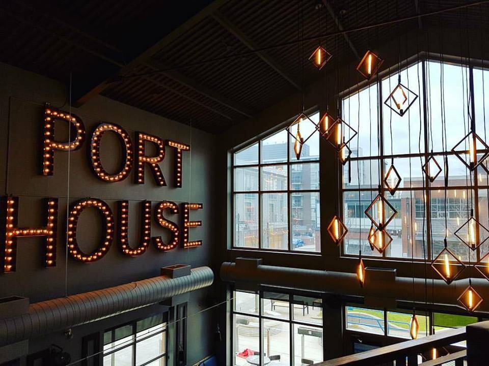 The Port House Social Bar & Kitchen | night club | 139 Lakeshore Rd E, Mississauga, ON L5G 1E5, Canada | 9052710016 OR +1 905-271-0016