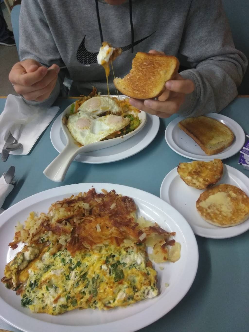 Tommys Grill | restaurant | 456 N Damen Ave, Chicago, IL 60622, USA | 3124213915 OR +1 312-421-3915